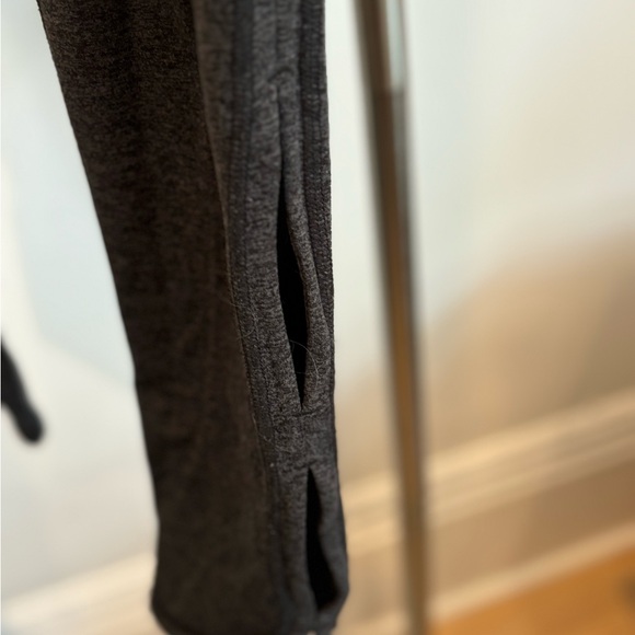 Athletic leggings with ankle cut out - Picture 2 of 2